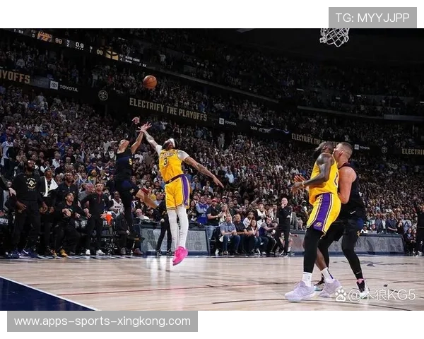 湖人关键回合展现老将定力完成逆转