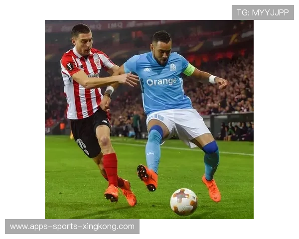 法甲巴黎边路突破撕裂对方防线,胜利在握