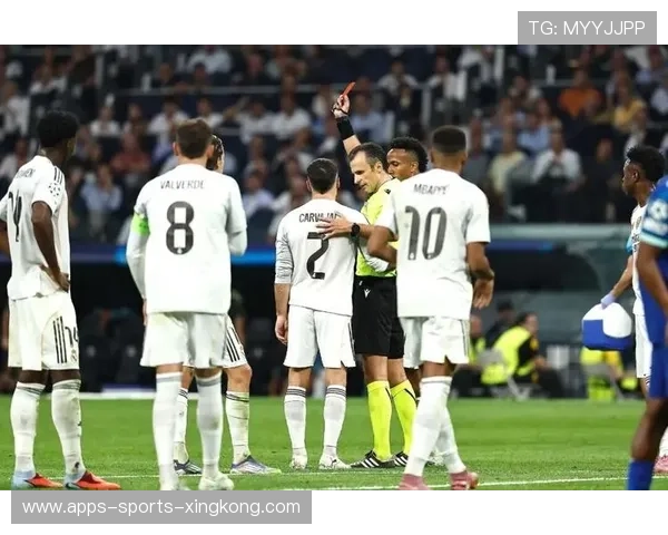 皇马维尼修斯高速带球内切后劲射得手:速度与技艺的极致演绎